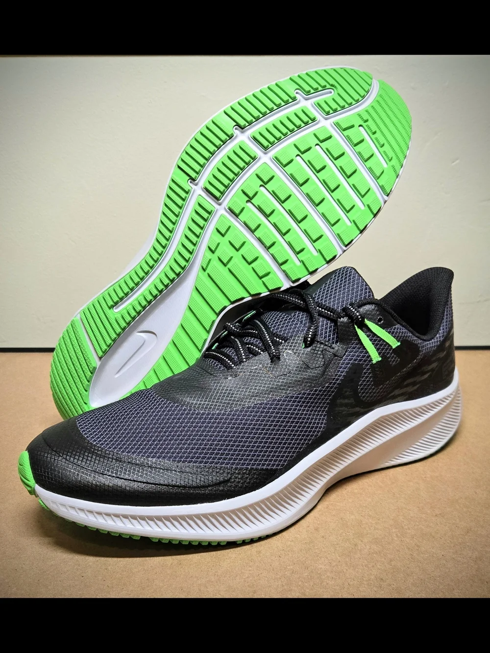 NEW Nike Men's 10 Quest 3 Shield Running Shoes Waterproof, Black, White Green